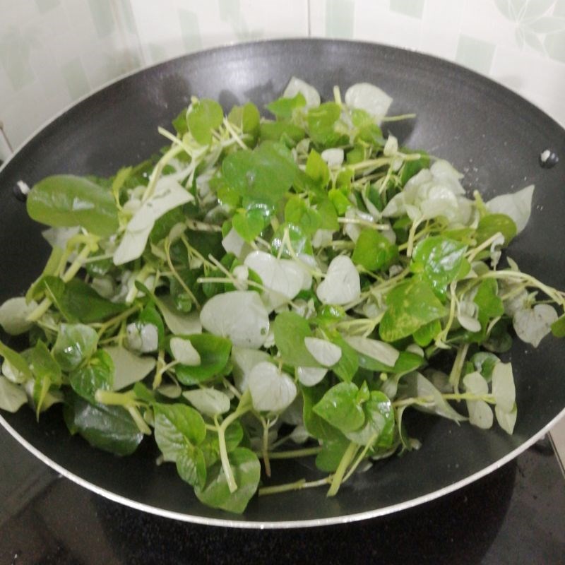 Step 3 Making water spinach salad with mayonnaise Water spinach salad with eggs