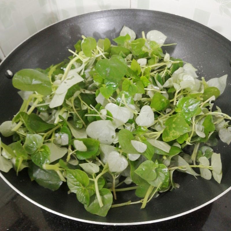 Step 3 Making water spinach salad with mayonnaise Water spinach salad with eggs