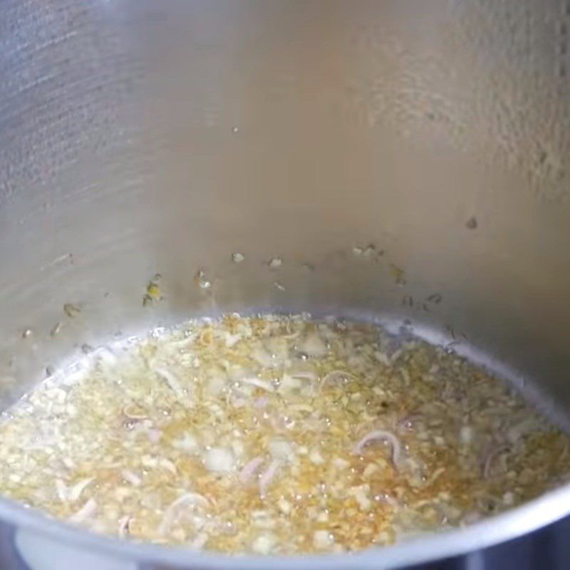 Step 4 Frying lemongrass for satay hot pot