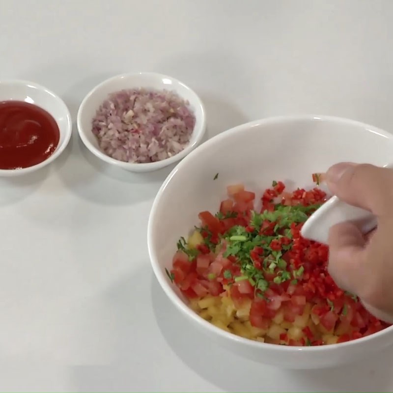 Step 3 Making salad for serving Fried fish
