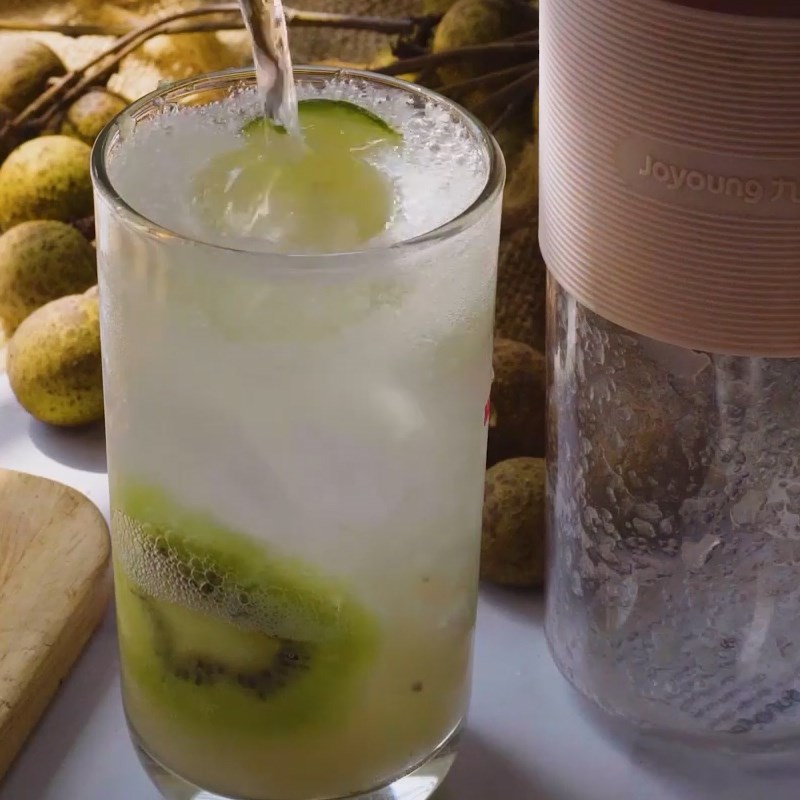 Step 3 Make kiwi longan soda