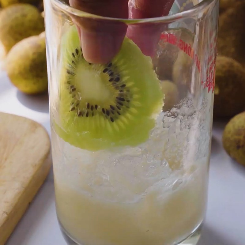 Step 3 Make kiwi longan soda