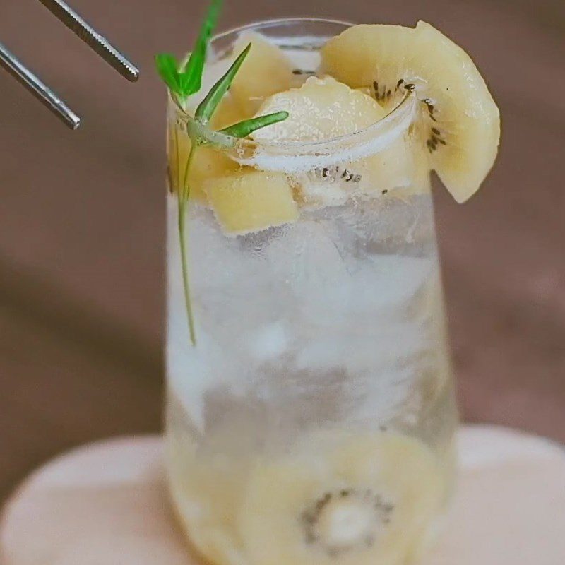 Step 3 Make kiwi soda Fresh kiwi soda