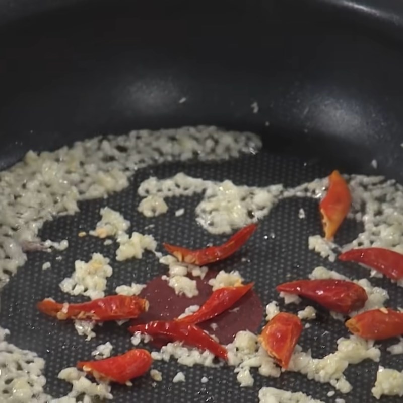 Step 3 Make the sauce Fried sarsi chicken wings