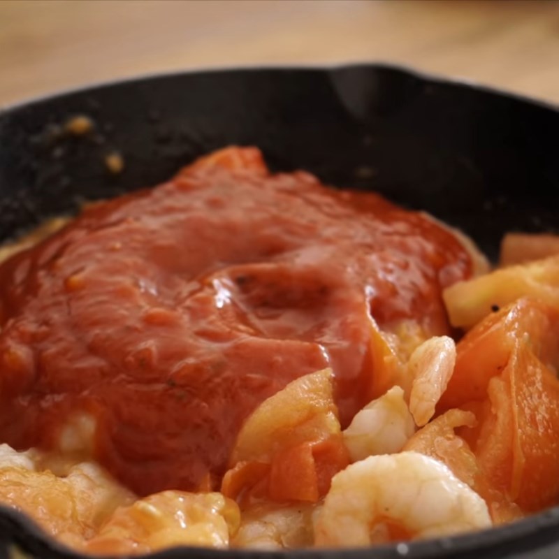 Step 4 Making tomato sauce Udon noodles with tomato
