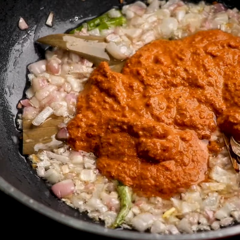 Step 4 Make spicy curry sauce