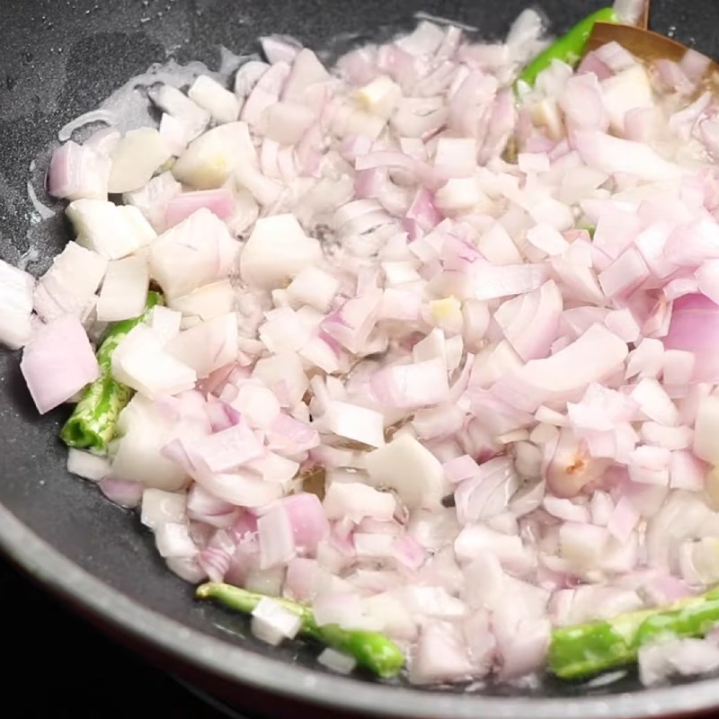 Step 4 Make spicy curry sauce