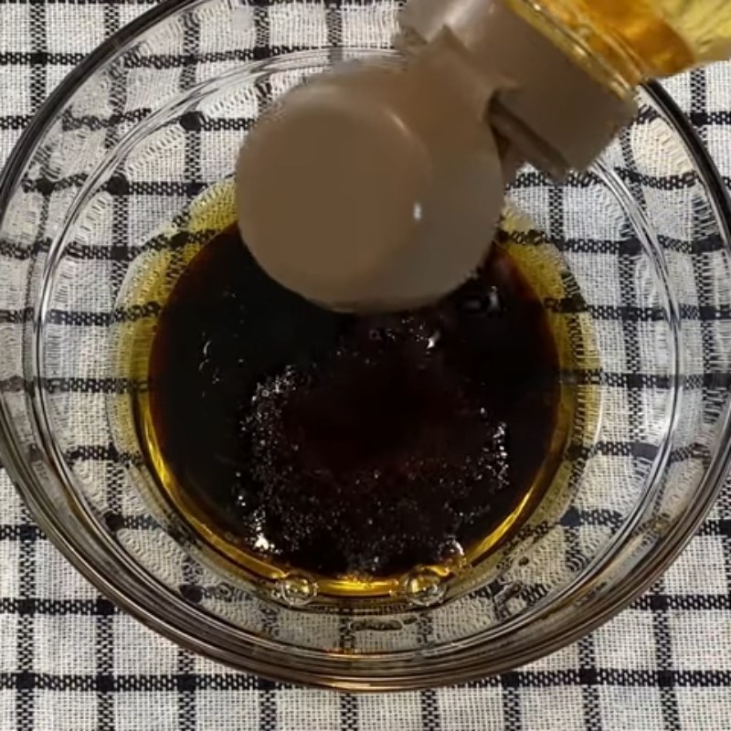 Step 2 Making sesame oil dressing with seaweed mixed with sesame oil