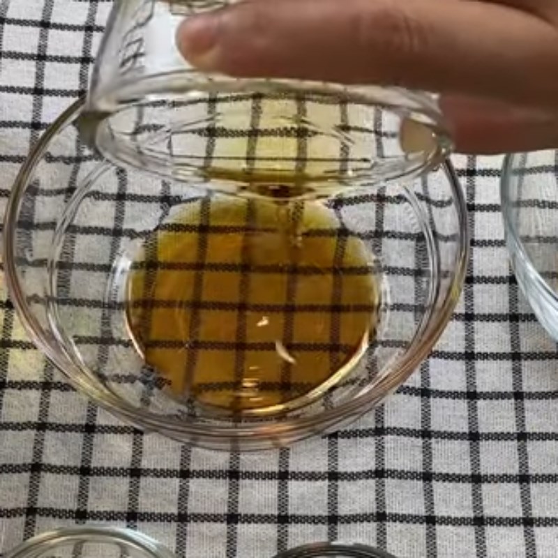 Step 2 Make sesame oil sauce for Seaweed mixed with sesame oil