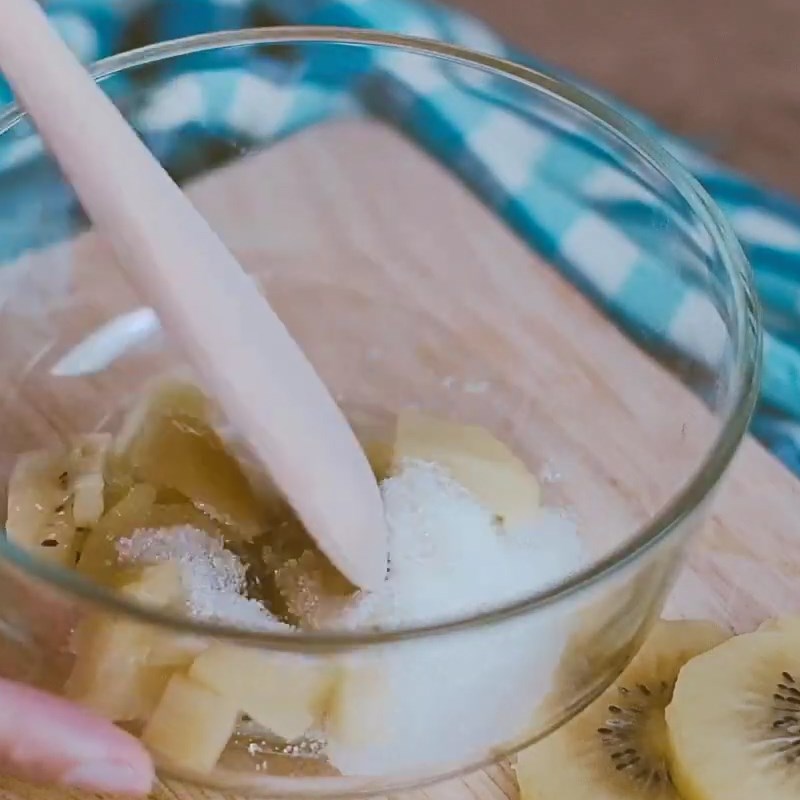 Step 2 Make kiwi sauce Fresh kiwi soda