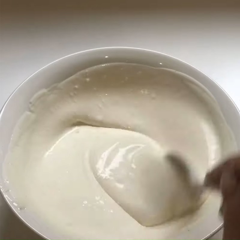 Step 4 Making the spread sauce for mayonnaise sauce roll bread