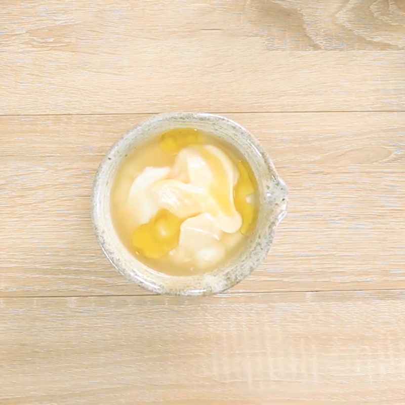 Step 4 Make yogurt sauce for salmon salad