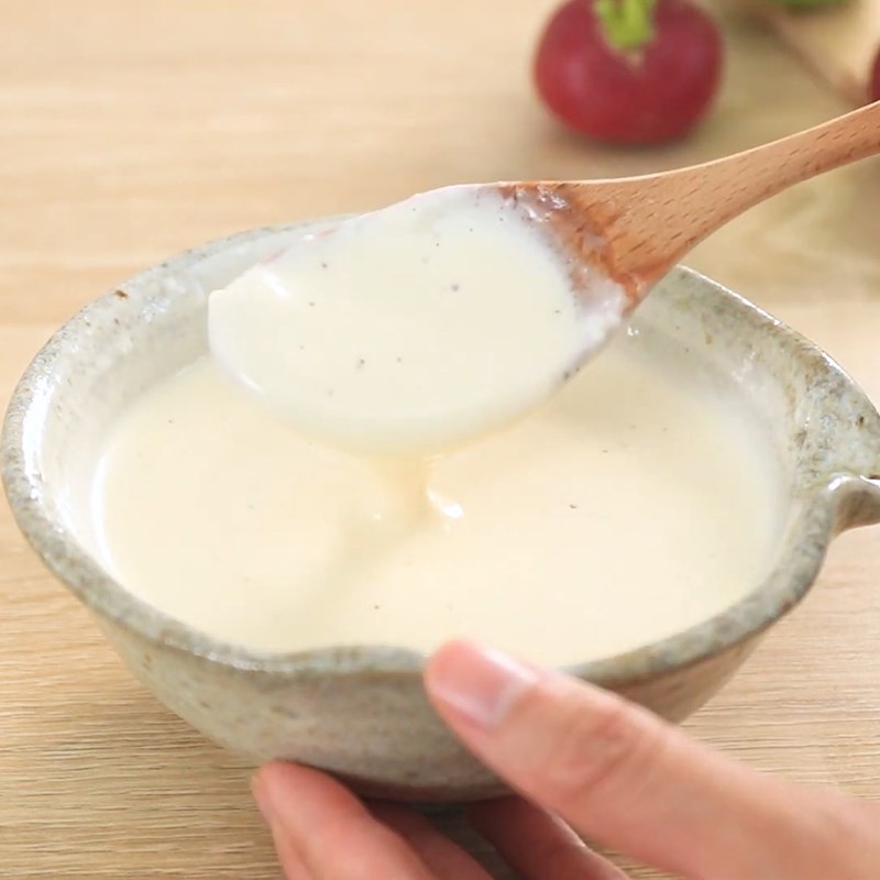 Step 4 Make yogurt sauce for salmon salad