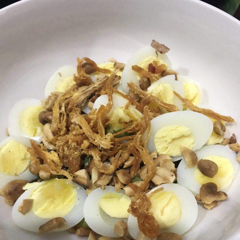 Step 3 Make soft-boiled quail egg sauce with scallion oil Soft-boiled quail egg sauce with scallion oil to dip rice paper