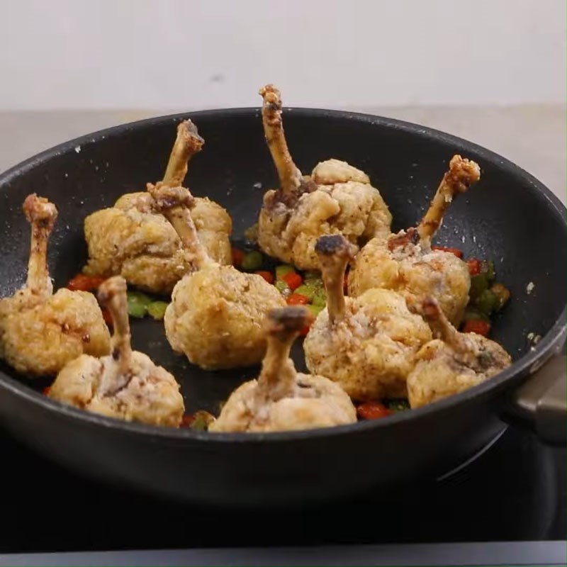 Step 3 Make sauce and complete the Fried chicken wings with salt and pepper