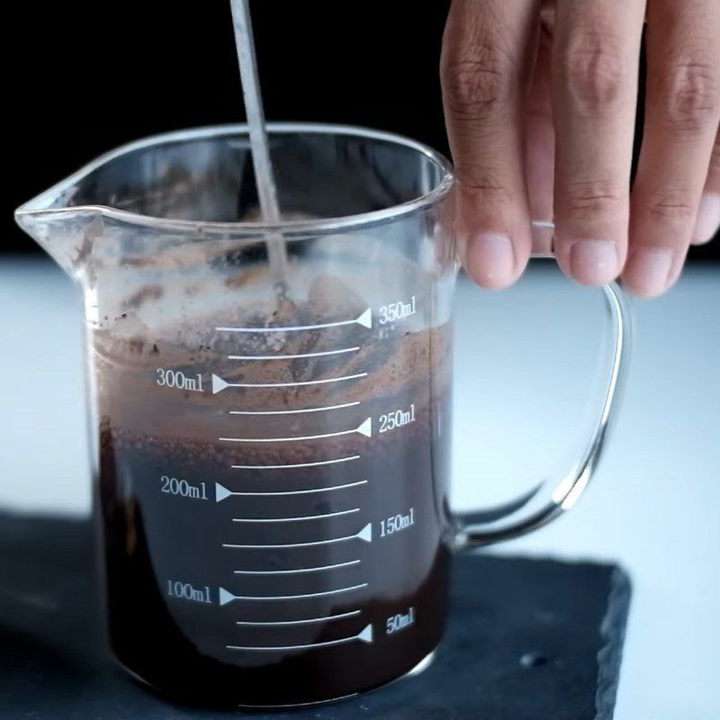 Step 1 Making grass jelly for grass jelly milk tea with cream powder