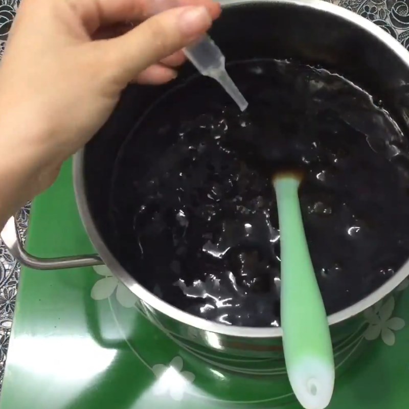 Step 3 Make jelly from grass jelly red bean milk
