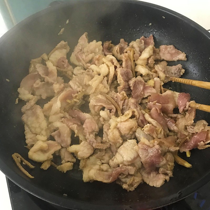 Step 3 Stir-fried pork with ginger Stir-fried pork with ginger