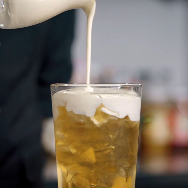 Step 2 Make peach macchiato tea