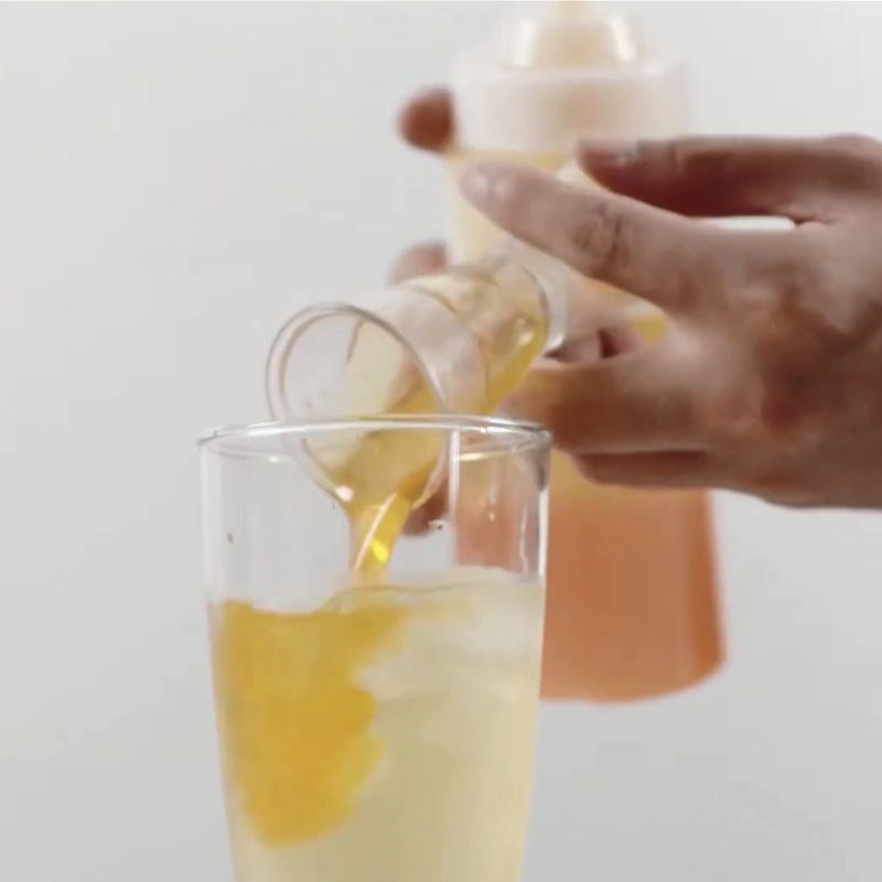 Step 3 Making peach macchiato tea Peach tea with cheese cream