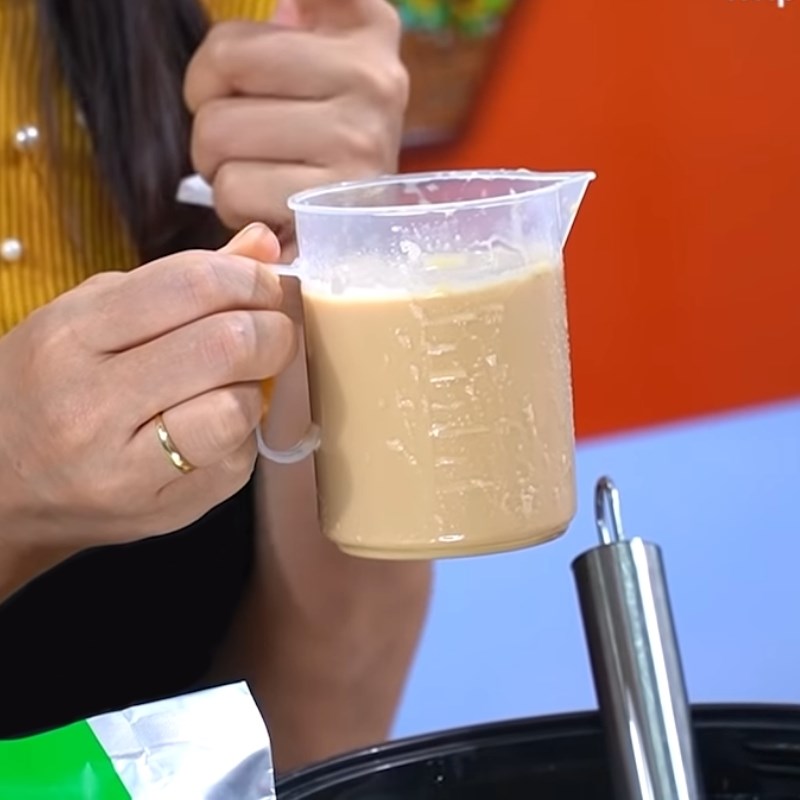Step 5 Making red dragon fruit milk tea Red dragon fruit milk tea