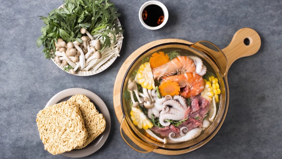 Octopus hot pot with seafood