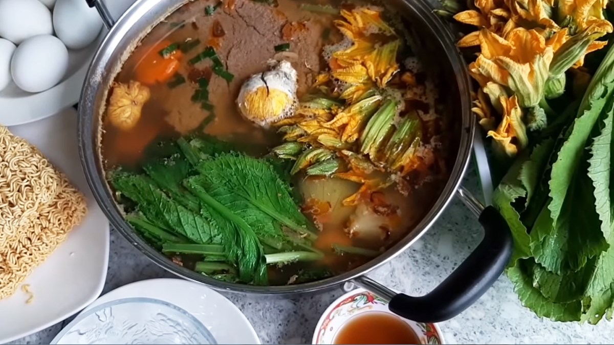 Southern Crab Hot Pot with Duck Eggs