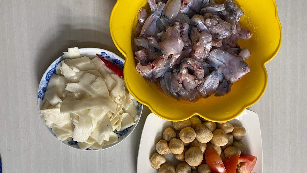 Ingredients for frog hotpot with giang leaves and rice vinegar frog hotpot