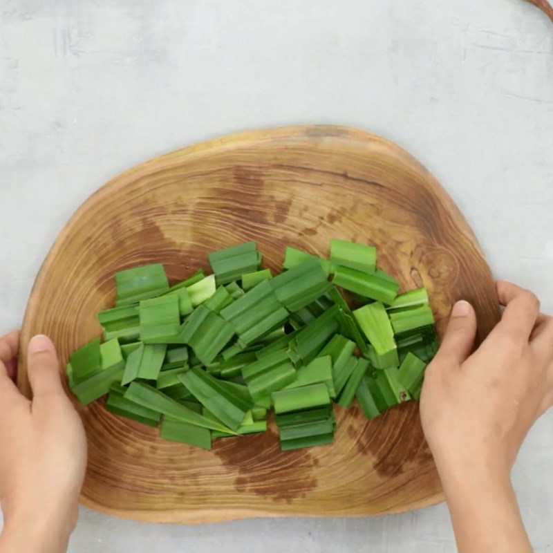 Step 1 Extract pandan leaf juice for Pandan Leaf Rice