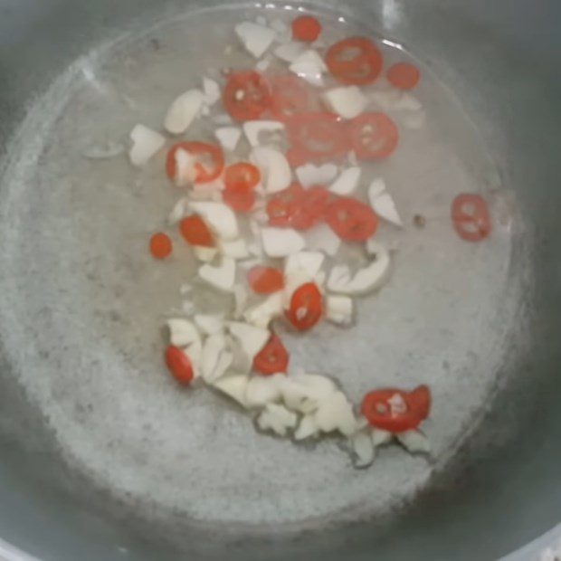 Step 3 Making chili garlic water Sweet and sour pickled radish