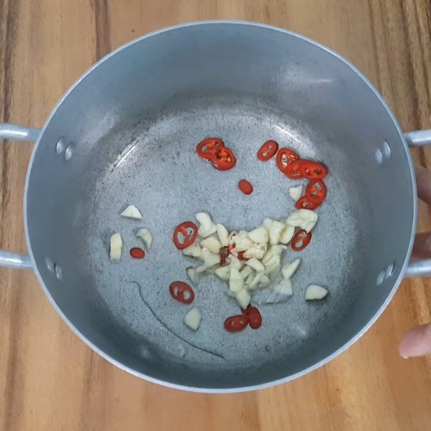 Step 3 Making chili garlic water Sweet and sour pickled radish