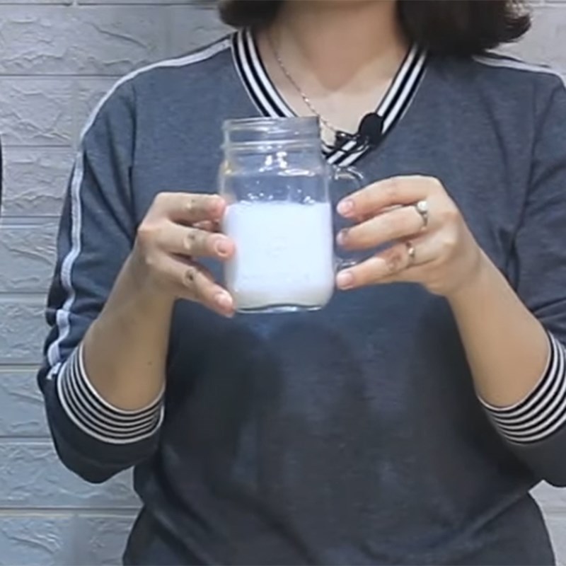 Step 2 Filter coconut milk Green bean milk with pandan and coconut milk