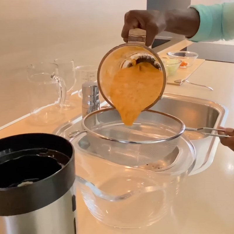 Step 3 Strain cabbage carrot juice Cabbage carrot juice