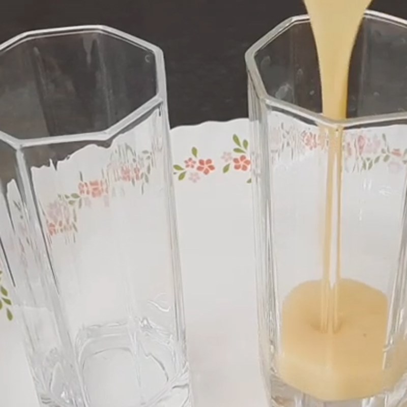 Step 3 Filter the blended jackfruit juice with fresh milk