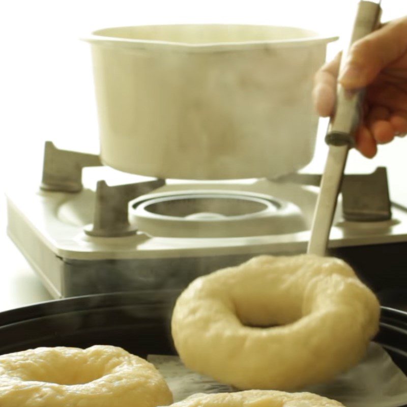 Step 5 Boil the bagels Round bagel stuffed with potato and cheese