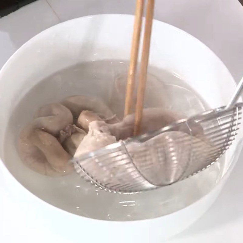 Step 1 Boil the Stomach and Intestines for Sour and Spicy Rib Hotpot