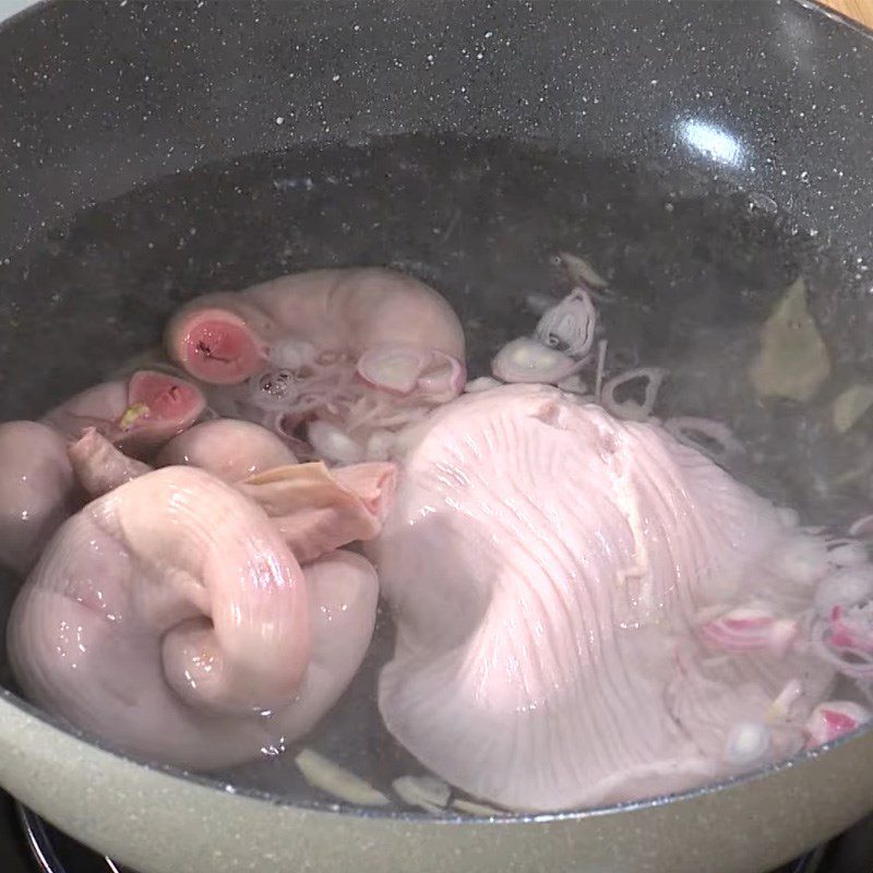 Step 1 Boil the Stomach and Intestines for Sour and Spicy Rib Hotpot