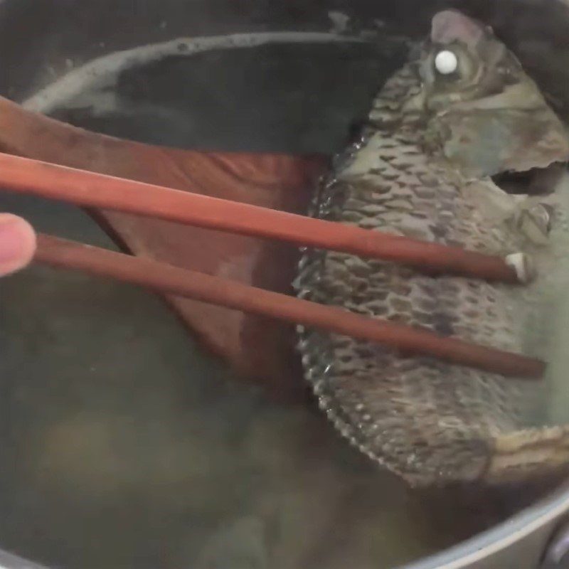 Step 2 Boil the fish for Fish Noodle Soup with Mustard Greens