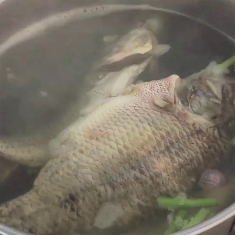 Step 2 Boil the fish for Fish Noodle Soup with Mustard Greens