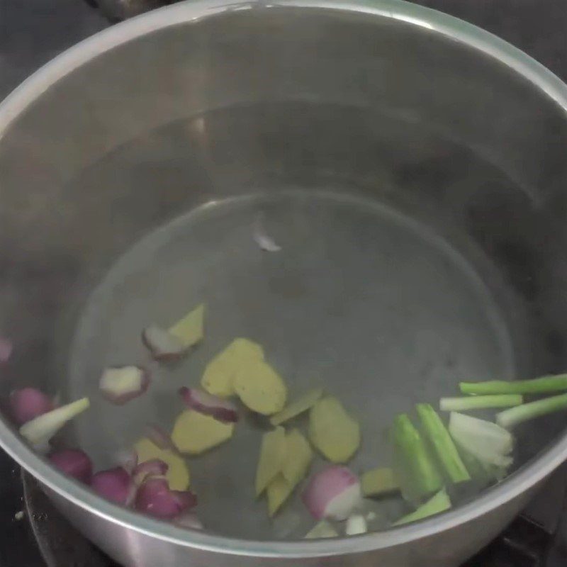 Step 2 Boil the fish for Fish Noodle Soup with Mustard Greens