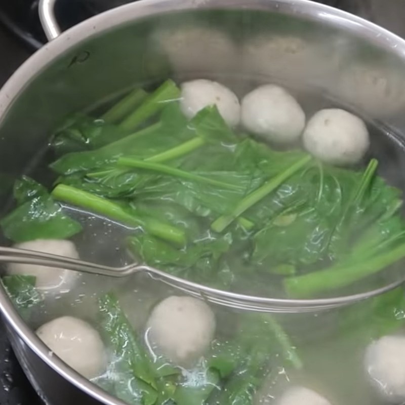Step 7 Boil the remaining ingredients Chinese rice vermicelli