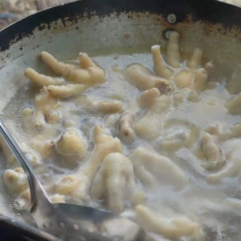 Step 2 Boiled chicken feet Spicy chicken feet