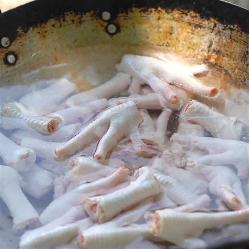 Step 2 Boiled chicken feet Spicy chicken feet