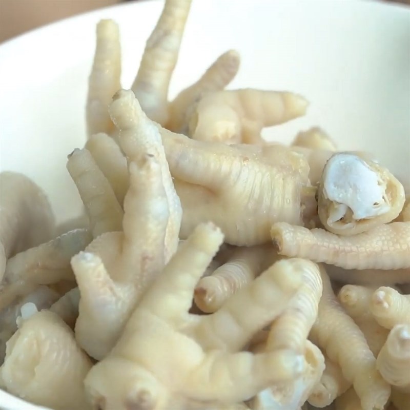 Step 2 Boiled chicken feet Spicy chicken feet
