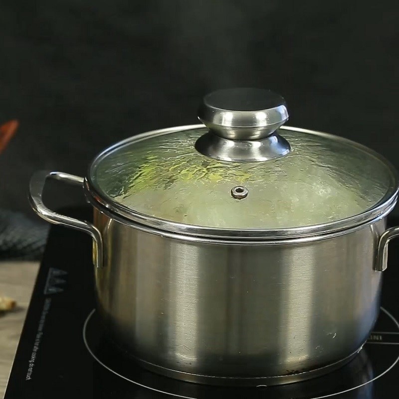 Step 2 Boil the pig skin Stir-fried pig skin with lemongrass and chili