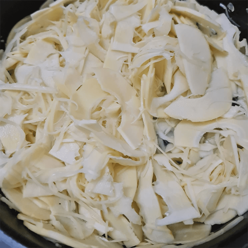 Step 2 Boiling bamboo shoots Stir-fried snails with bamboo shoots