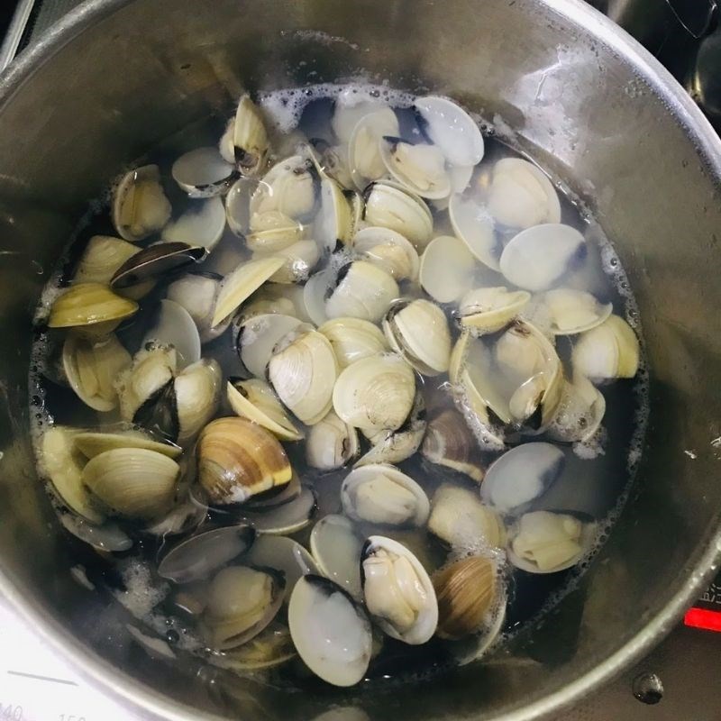 Step 3 Boil the clams Green mustard soup with clams