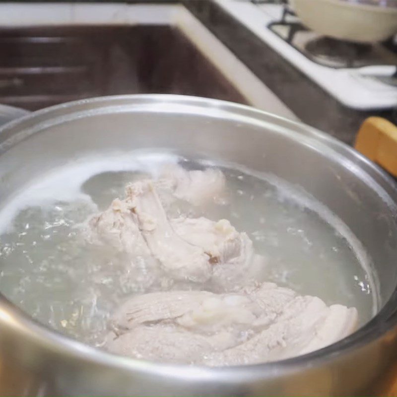 Step 3 Boil the meat and shrimp Sweet and sour banana flower salad with shrimp and pork