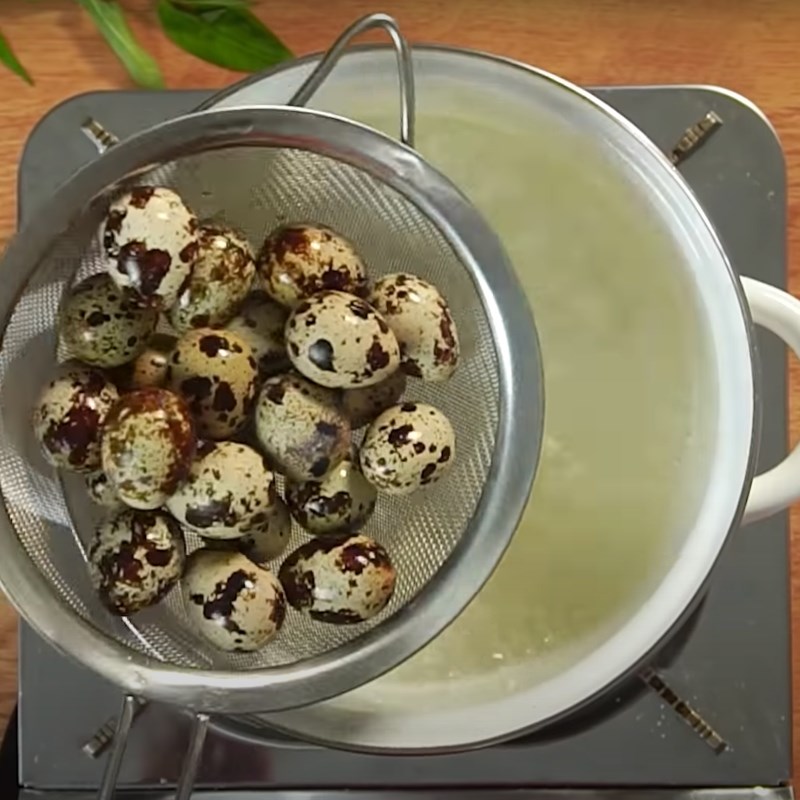 Step 1 Boil the quail eggs for Fried Quail Eggs with Tamarind Sauce