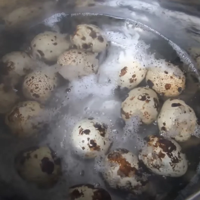 Step 2 Boil quail eggs and potatoes Quail eggs with five flavors